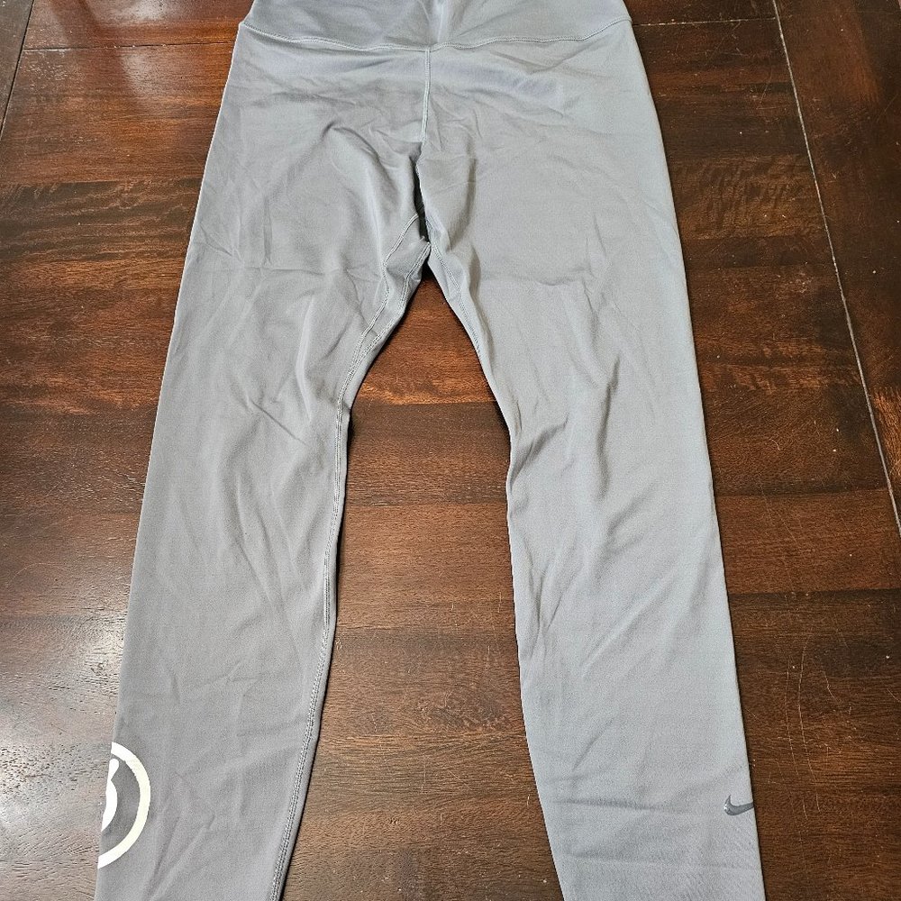 Nike Peloton Leggings in Gray